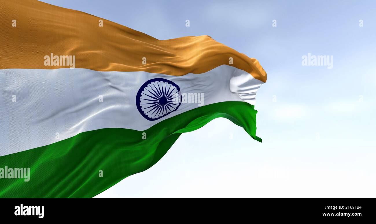 Nahaufnahme der indischen Nationalflagge, die an einem klaren Tag winkt. Dreikolore aus Safran, weiß und grün mit einem blauen Ashoka Chakra in der Mitte. 3D-Abbildung r Stockfoto