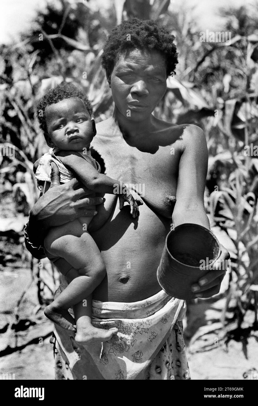 Angola, Süd-Angola 26.02.1993 Archiv-Nr.: 39 30-30-33 Foto: Hungerndes Kind im Bürgerkriegsgebiet [automatisierte Übersetzung] Stockfoto