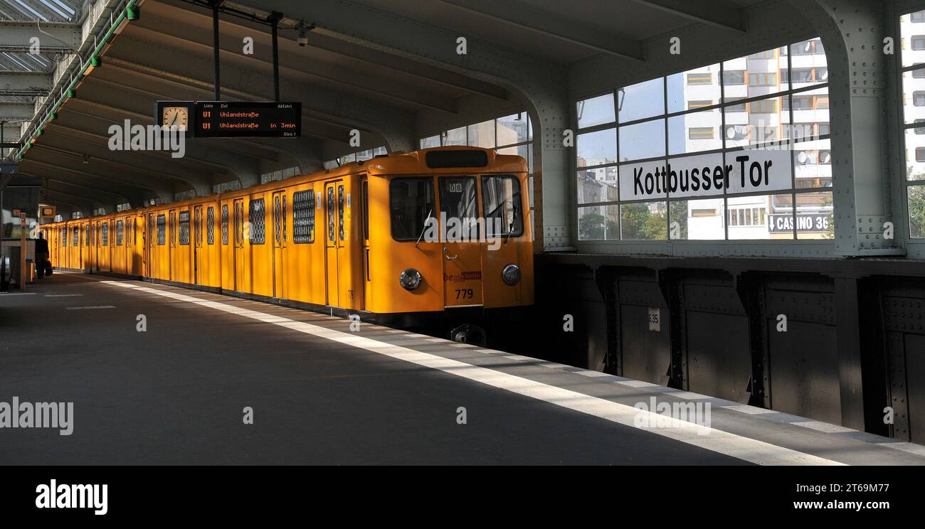 U-Bahn-Station Kottbusser Tor, Berlin, Deutschland Stockfoto