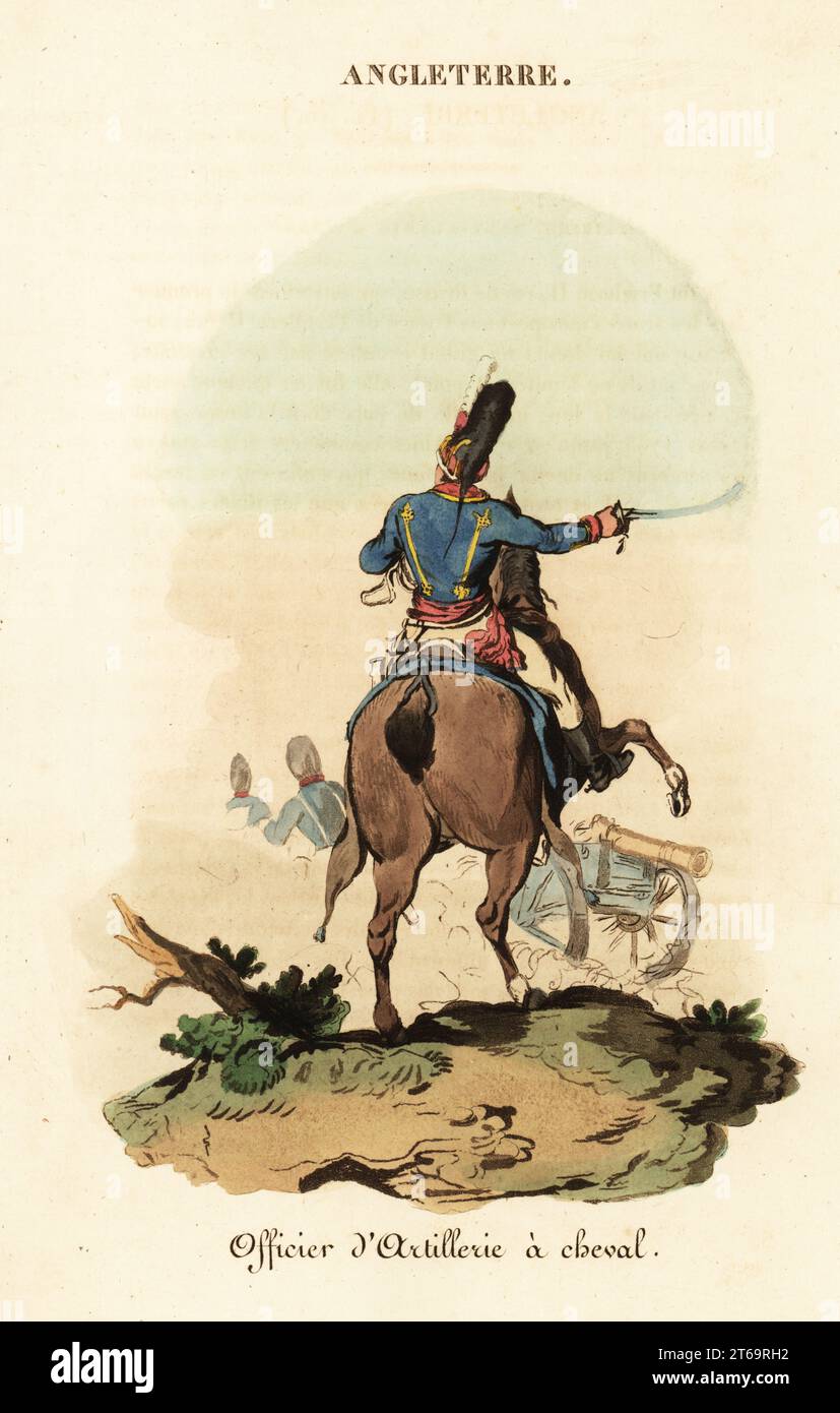 Offizier der Royal Horse Artillery, British Army, 1800er Jahre In leichter Kavallerie-Uniform mit Tarleton-Helm, blauer Jacke mit goldener Spitze, weißer Reithose und Stiefeln. Er benutzt einen Säbel, um Schützen anzuweisen. Officier d'Artillerie ein Cheval. Handkolorierter Kupferstich nach einer Illustration von William Alexander aus J-B. Eyries L'Angleterre ou Kostüme, Moeurs et Usages des Anglais, England: Kostüme, Manners and Mores of the English, Librairie de Gide Fils, Paris, 1821. Jean-Baptiste Eyries (1767–1846) war ein französischer Geograf, Autor und Übersetzer. Stockfoto
