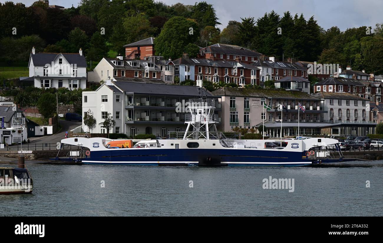 Die höhere Fähre über den Fluss Dart bei Dartmouth, South Devon, hier auf der Dartmouth-Seite des Flusses zu sehen. Stockfoto