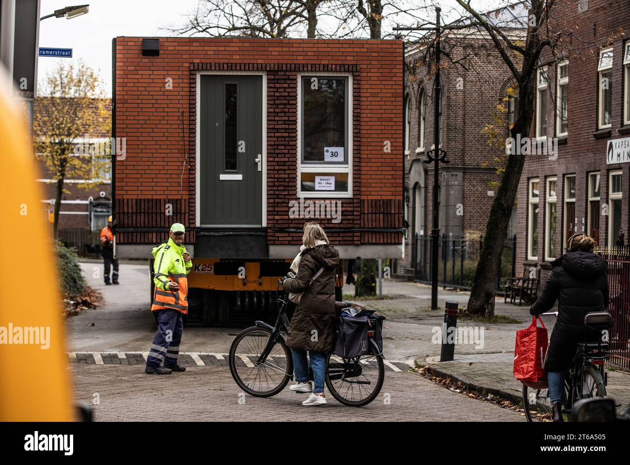 ZAANDAM - neue modulare Häuser in der Zaanse Rosmolenbuurt, wo ein Wohnprojekt mit 95 modularen Häusern realisiert wird. ANP EVA PLEVIER niederlande Out - belgien Out Stockfoto