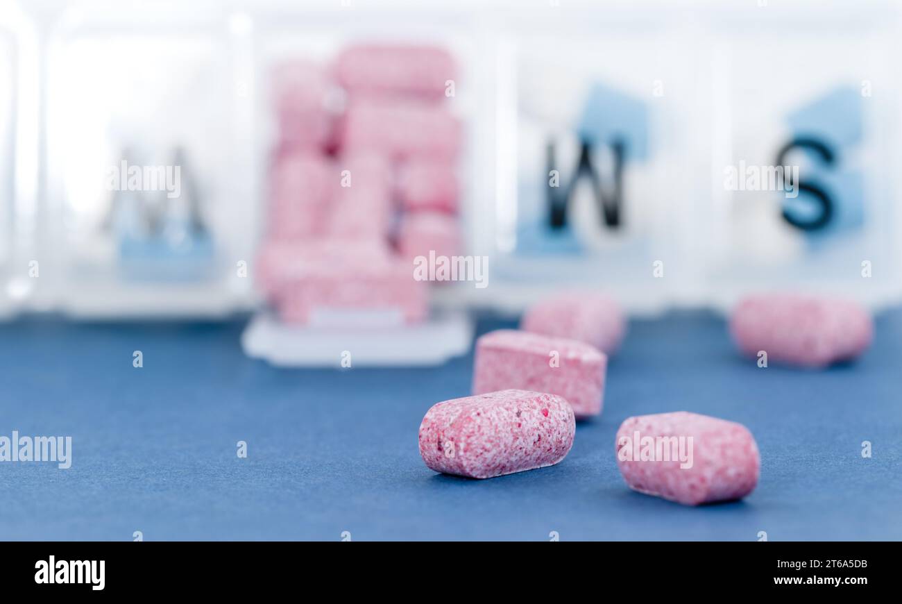 Pillenspender, mit zusätzlichen Fächern. Stockfoto