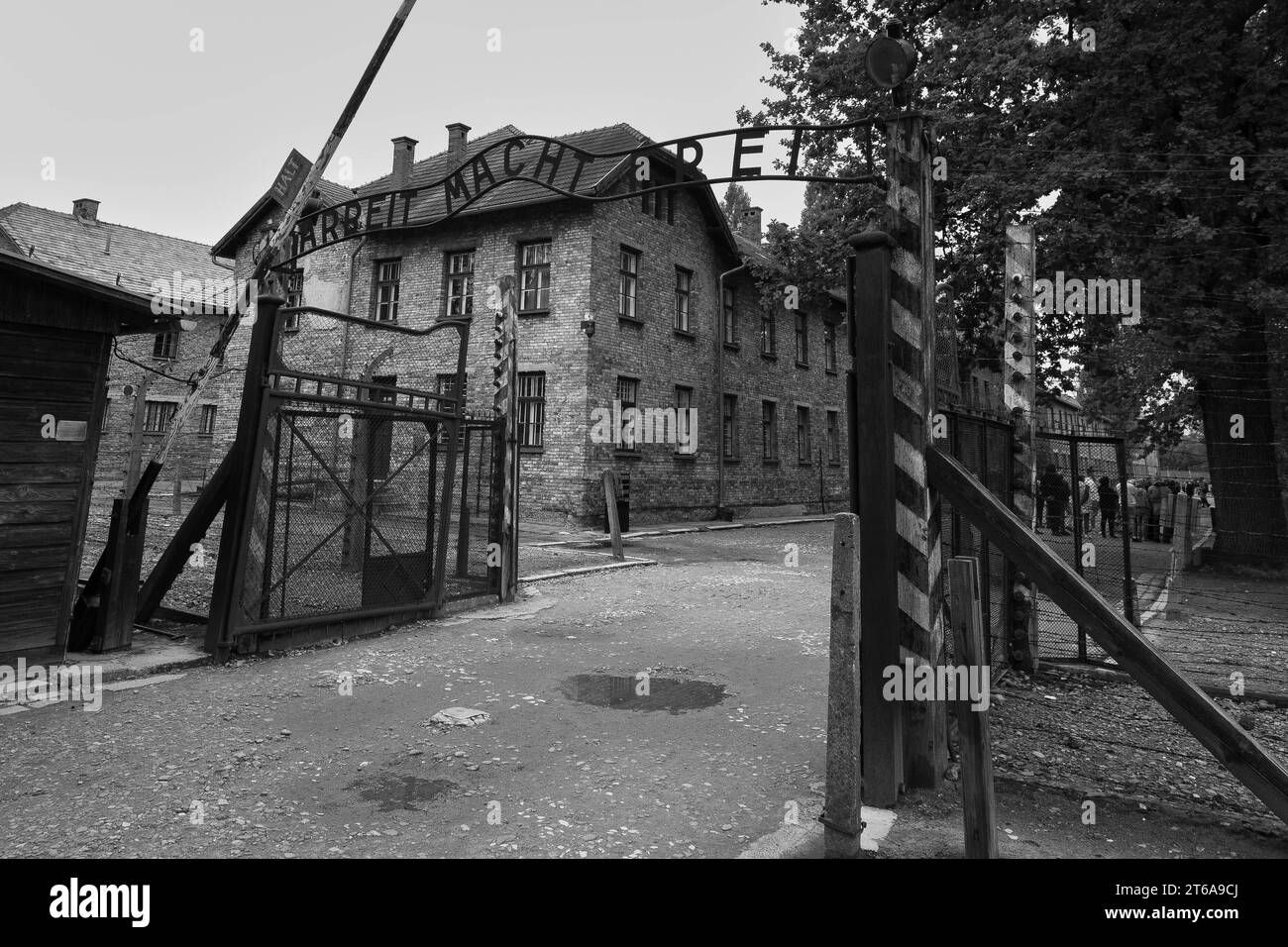 KZ Auschwitz Ueber dem Eingangstor zum Stammlager Auschwitz ist der Schriftzug Arbeit macht frei zu lesen. *** Konzentrationslager Auschwitz oberhalb des Eingangstors zum Hauptlager Auschwitz finden Sie die Worte Arbeit macht freie Arbeit, die Sie frei machen, xMMx Credit: Imago/Alamy Live News Stockfoto