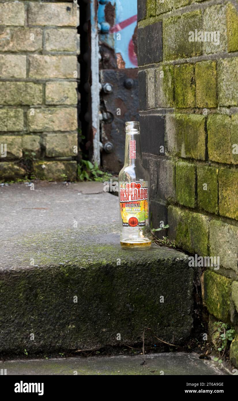 Desperados Tequila Bier Flasche links auf Schritt, Lincoln City, Lincolnshire, England, Großbritannien Stockfoto