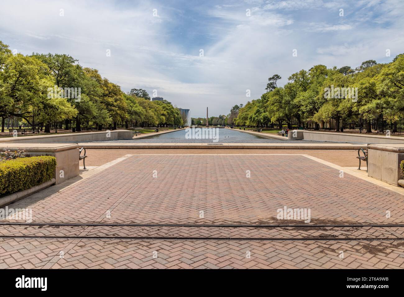 Mary Gibbs und Jesse H. Jones Reflection Pool im Hermann Park in der Innenstadt von Houston, Texas Stockfoto