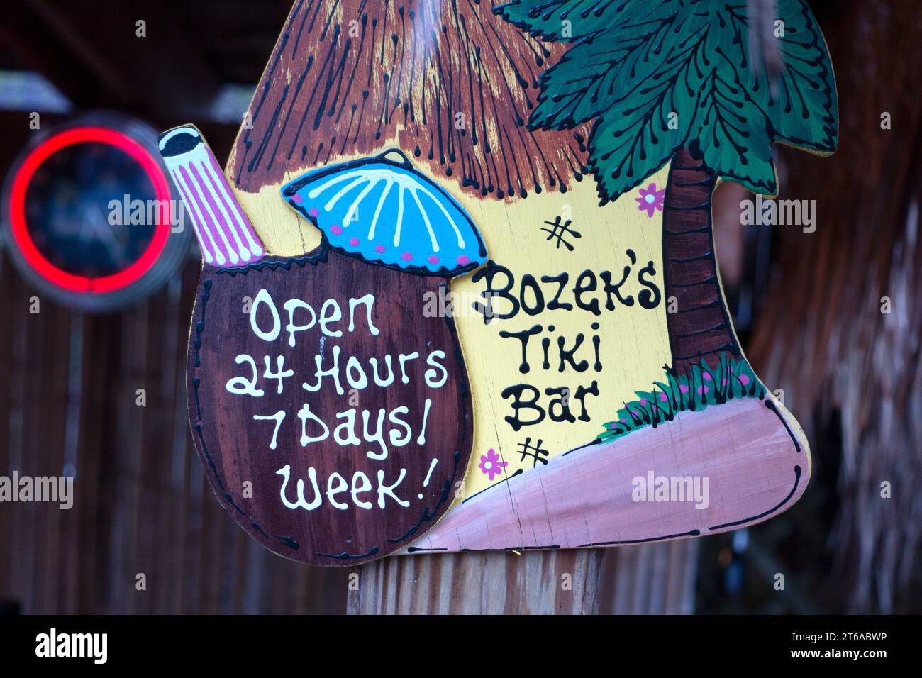 Stunden für die Bozek Tiki Bar auf der Familienterrasse. Downers Grove Illinois IL USA Stockfoto