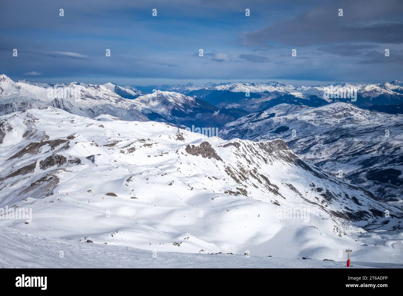 Skipisten und Berge von Les Menuires Resort in den französischen alpen, Frankreich Stockfoto