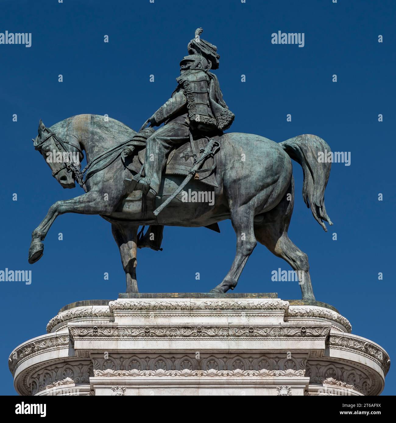 Majestätische Statue von König Viktor Emmanuel II., Altar des Vaterlandes, Denkmal der Milite Ignoto (unbekannter Soldat), Platz Venedig. Rom, Italien, Europa, EU Stockfoto