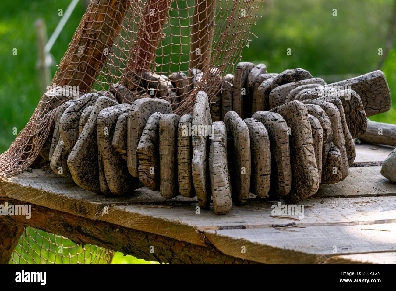 Alte Angelausrüstung, die zum Fangen von Fischen verwendet wurde Stockfoto