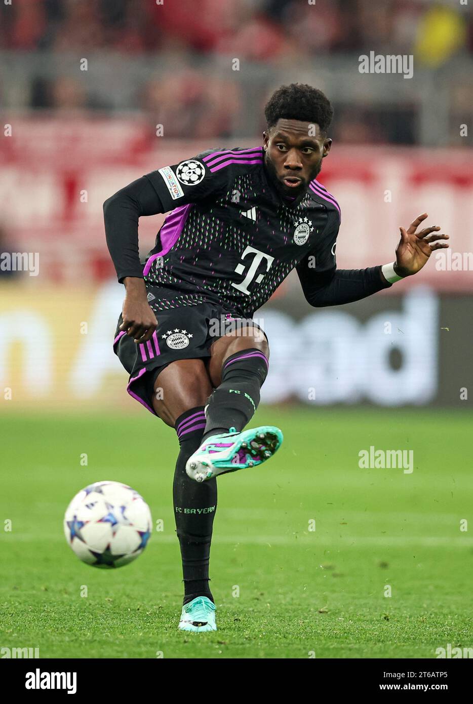 Alphonso Davies von Bayern München MÜNCHEN 08. NOVEMBER 2023 UEFA
