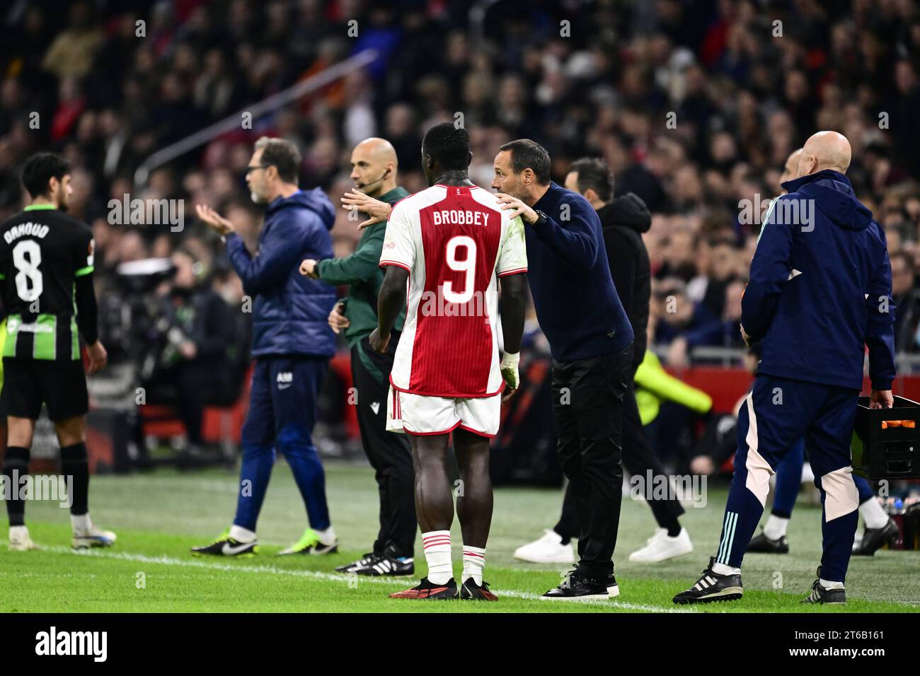 AMSTERDAM - (l-r) Brian Brobbey of Ajax, Ajax-Trainer John va't Schip während des Gruppenspiels der UEFA Europa League zwischen Ajax Amsterdam und Brighton & Hove Albion FC in der Johan Cruyff Arena am 9. November 2023 in Amsterdam, Niederlande. ANP OLAF KRAAK Stockfoto