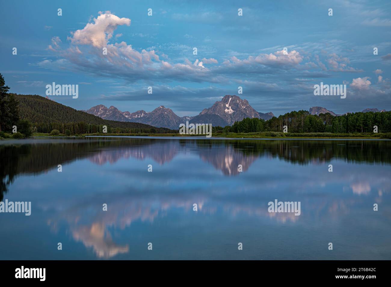 WY05677-00...WYOMING - am frühen Morgen am Oxbow Bend des Snake River mit Mount Moran in der Ferne; Grand Teton National Park. Stockfoto