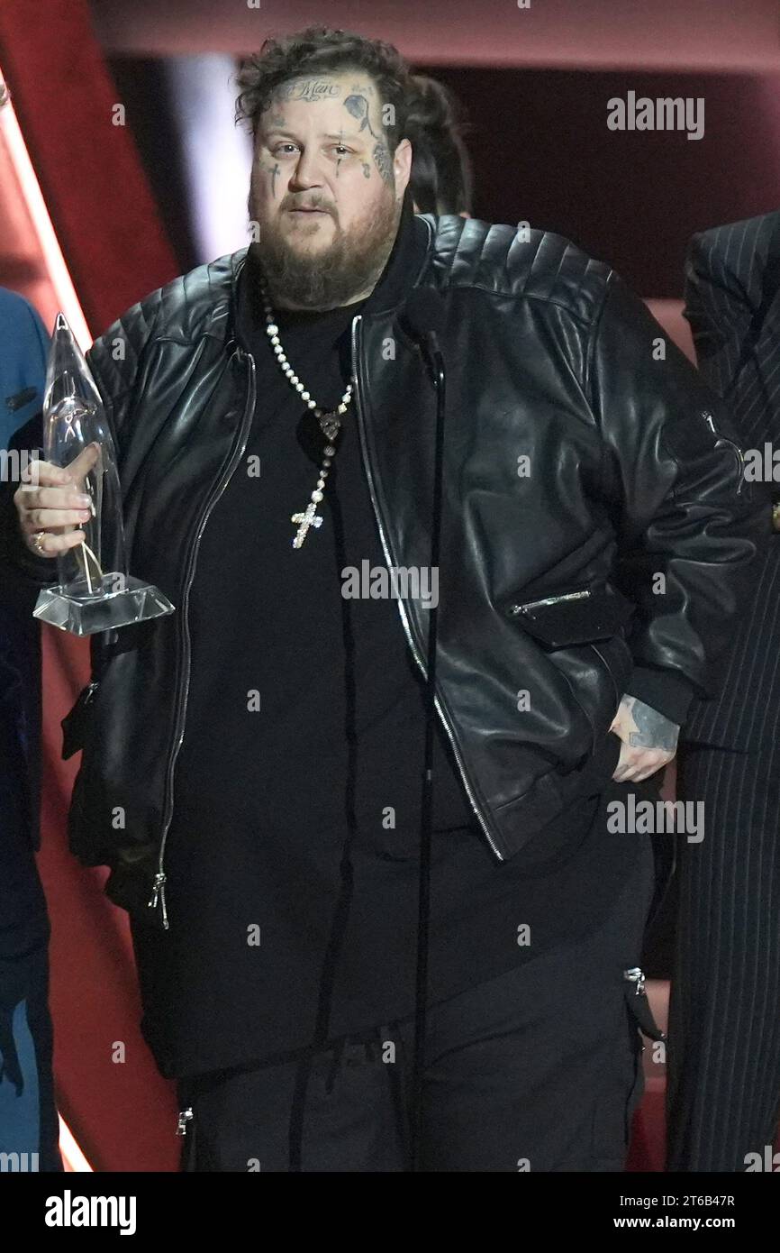 November 2023: Nashville, Tennessee: Jelly Roll, Dave Haywood, Gerry Turner, Hillary Scott, Charles Kelley. 57. Jährliche CMA Awards in der Bridgestone Arena. (Kreditbild: © AdMedia via ZUMA Press Wire) NUR REDAKTIONELLE VERWENDUNG! Nicht für kommerzielle ZWECKE! Stockfoto
