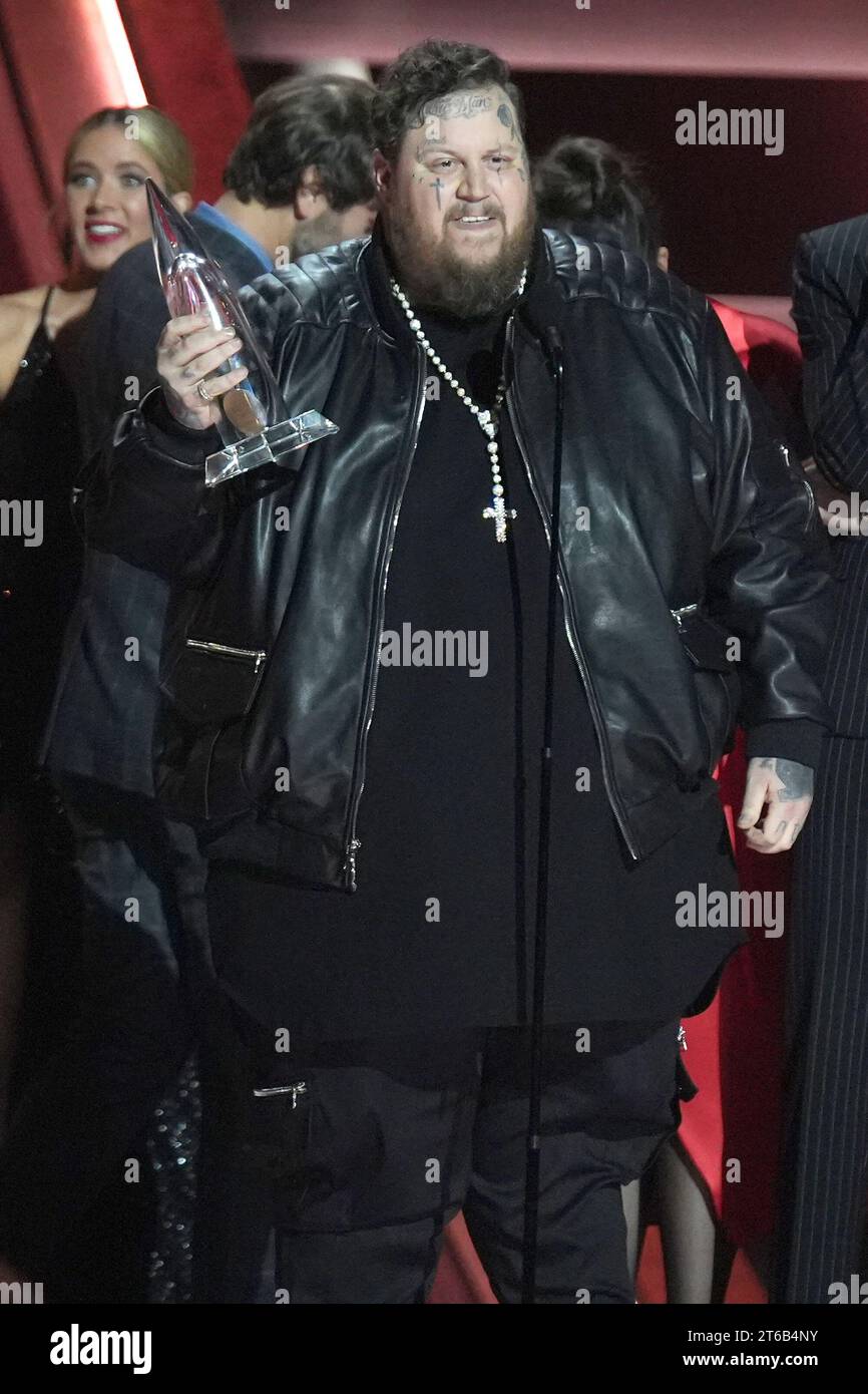 November 2023: Nashville, Tennessee: Jelly Roll, Dave Haywood, Gerry Turner, Hillary Scott, Charles Kelley. 57. Jährliche CMA Awards in der Bridgestone Arena. (Kreditbild: © AdMedia via ZUMA Press Wire) NUR REDAKTIONELLE VERWENDUNG! Nicht für kommerzielle ZWECKE! Stockfoto