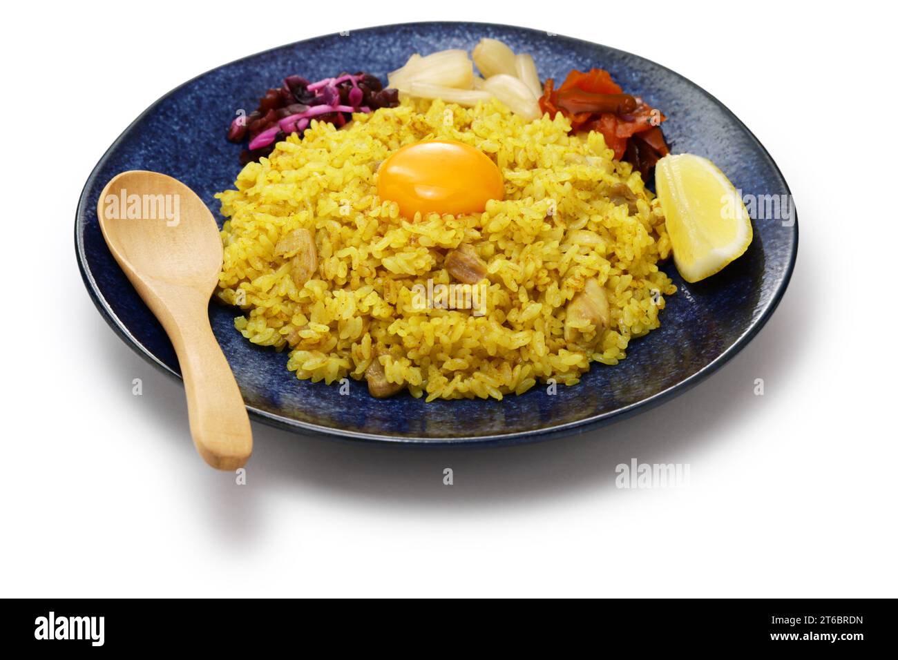 Japanisches Trockencurry ist Curryreis, der Currypulver ohne Soße verwendet. Es ist Reis, der in Suppe mit Huhn und Gemüse gekocht wird, dann mit Currygewürzen Stockfoto