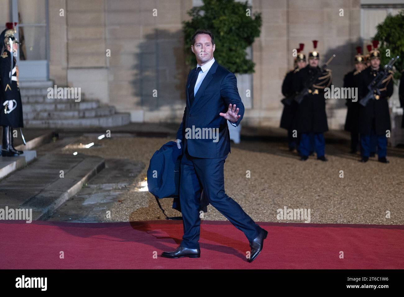 Elysee Palace in Paris am 9. November 2023. Der französische Raumfahrtingenieur, Pilot und Astronaut Thomas Pesquet trifft zu Ehren der Staats- und Regierungschefs und der Führer internationaler Organisationen, die am 6. Pariser Friedensforum teilnehmen, am 9. November 2023 im Elysee-Palast in Paris ein. Vertreter von staaten, internationalen Organisationen, Unternehmen, Entwicklungsbanken oder Nichtregierungsorganisationen werden vom 10. Bis 11. November 2023 erwartet. Die Themen dieses Jahres sind der Schutz des Planeten und der Menschen, Vertrauen und Sicherheit in den USA Stockfoto