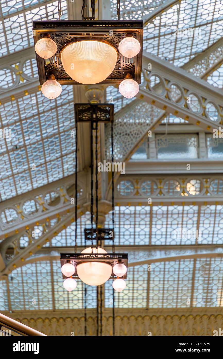 Rookery Building aus dem Jahr 1888 in Downtown Chicago, Illinois, USA. Chicagos ältestes Hochhaus mit romanischer Struktur hat eine von Frank Lloyd Wright entworfene Lobby Stockfoto