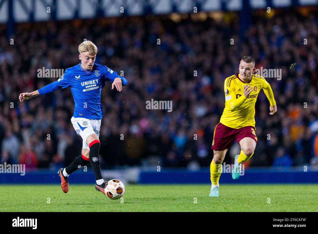 Glasgow, Schottland. November 2023. Ross McCausland (45 – Rangers) machte einen positiven Einfluss, nachdem er in der 2. Halbzeit Rangers vs. Sparta Praha gespielt hatte Stockfoto