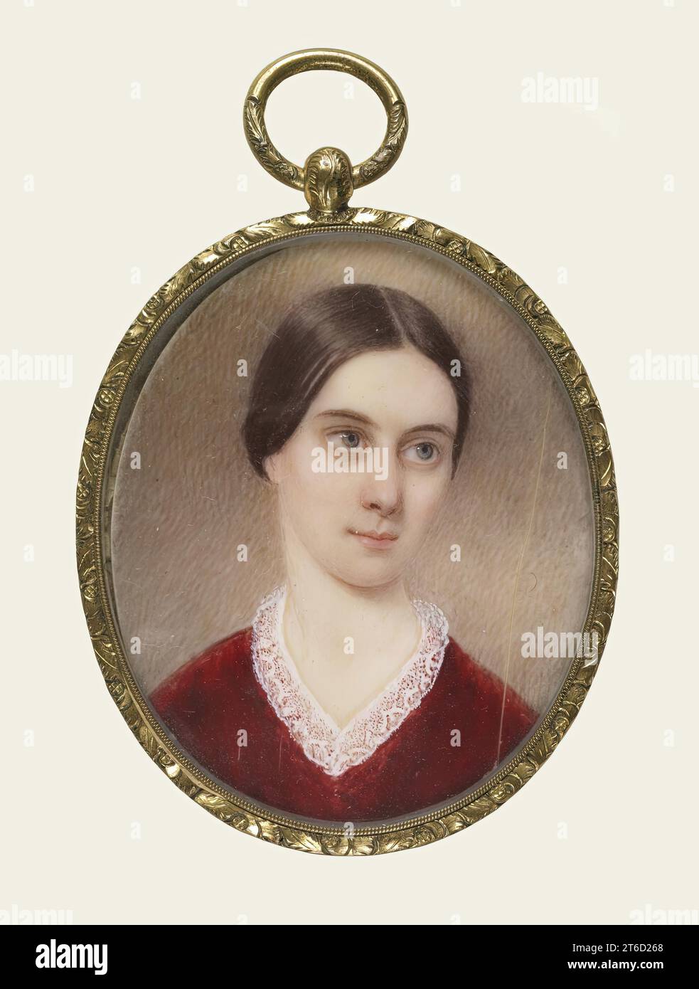 Sarah Goodridge, 1835. Porträt soll von der amerikanischen Miniaturistin Sarah Goodridge (auch Goodrich, 1788–1853) stammen, die leicht nach links blickt, mit dunkelbraunen, geraden Haaren in der Mitte, die ein rotes Samtkleid mit schmalen weißen Spitzenkragen tragen. Stockfoto