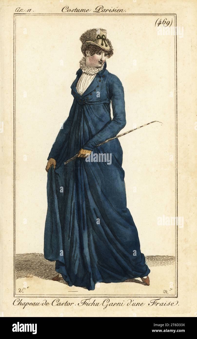 Amazone-Frau im Reitoutfit mit Biberfellmütze, langem Kleid, Einstecktuch mit Rüschenkragen, mit Reiterbesatz. Chapeau de Castor. Fichu Garni Dünen Fraise. Handkolorierter Kupferstich von Pierre-Charles Baquoy nach Carle Vernet aus Pierre de la Mesangeres Journal des Dames et des Modes, Zeitschrift für Frauen und Mode, Paris, an 11, 1803. Stockfoto