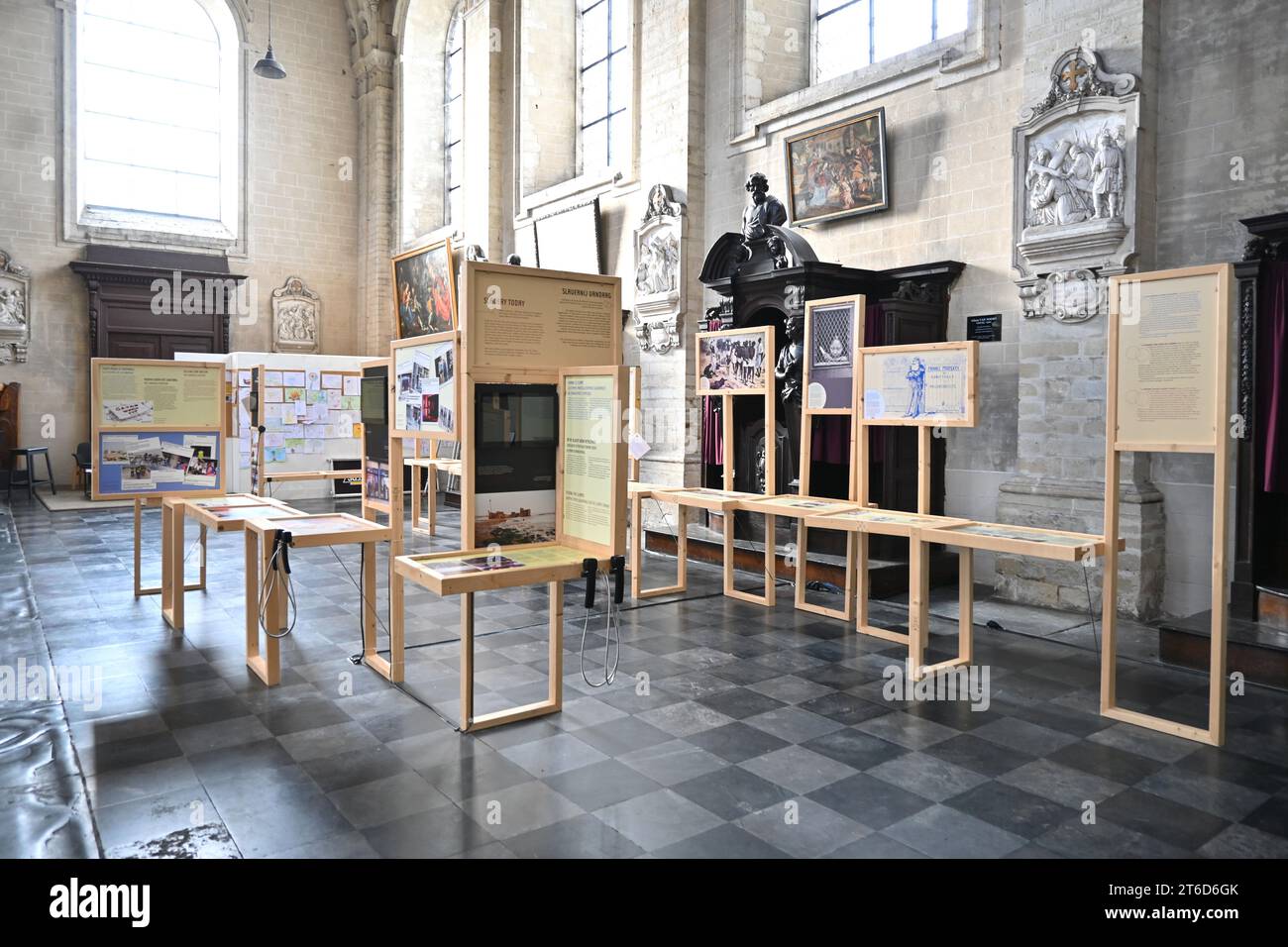Eine Ausstellung über Sklaverei in der Kirche St. Johannes der Täufer in der Béguinage (Eglise Saint-Jean-Baptiste au Béguinage) – Brüssel Belgien – Stockfoto