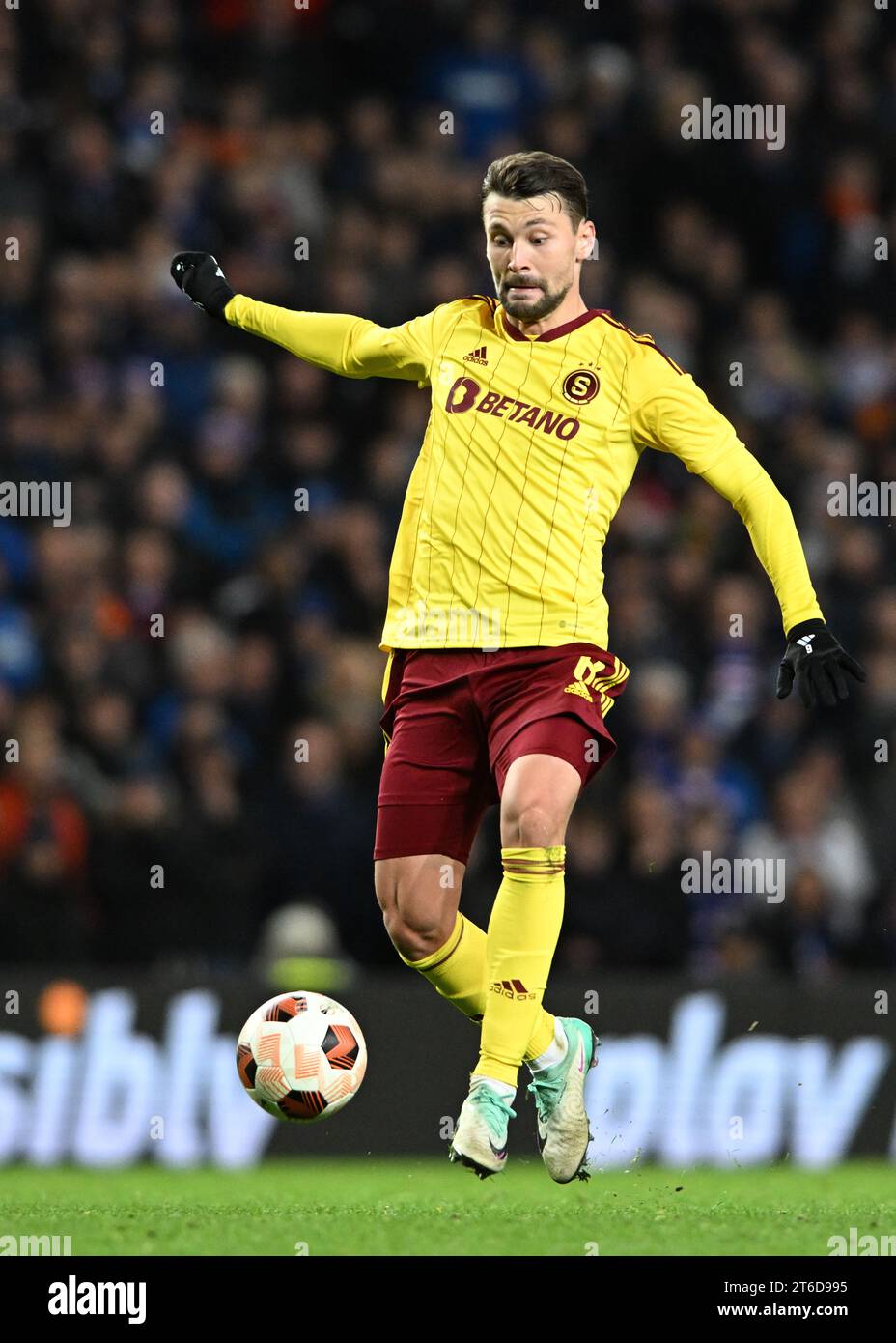 Glasgow, Großbritannien. November 2023. KAAN Kairinen aus Sparta Prag während des Spiels der UEFA Europa League im Ibrox Stadium, Glasgow. Der Bildnachweis sollte lauten: Neil Hanna/Sportimage Credit: Sportimage Ltd/Alamy Live News Stockfoto