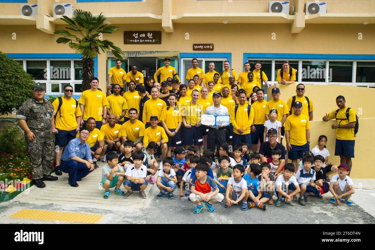 USS George Washington Community Relations Event in Busan 140712 Stockfoto