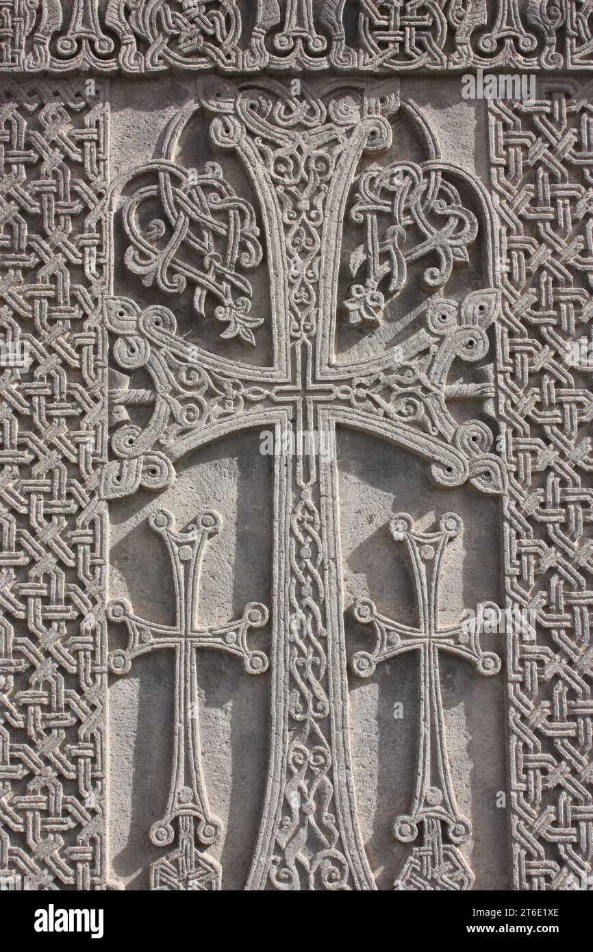 Wunderschöner Khachkar in Echmiadzin, dem religiösen Zentrum Armeniens Stockfoto