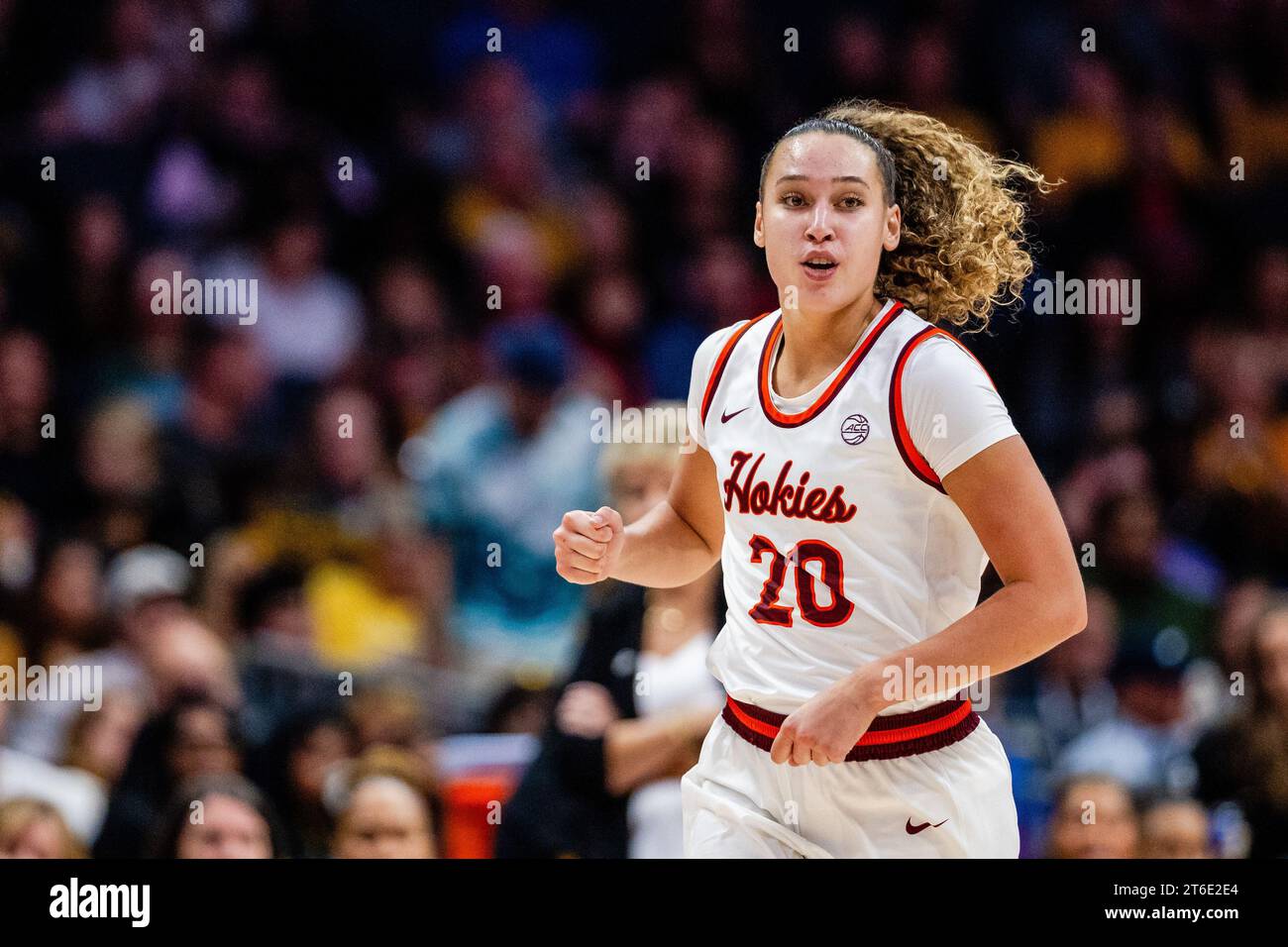 Charlotte, NC, USA. November 2023. Virginia Tech Hokies schützen Olivia Summiel (20) im dritten Quartal gegen die Iowa Hawkeyes im Ally Tipoff 2023 Matchup im Spectrum Center in Charlotte, NC. (Scott Kinser/CSM). Quelle: csm/Alamy Live News Stockfoto