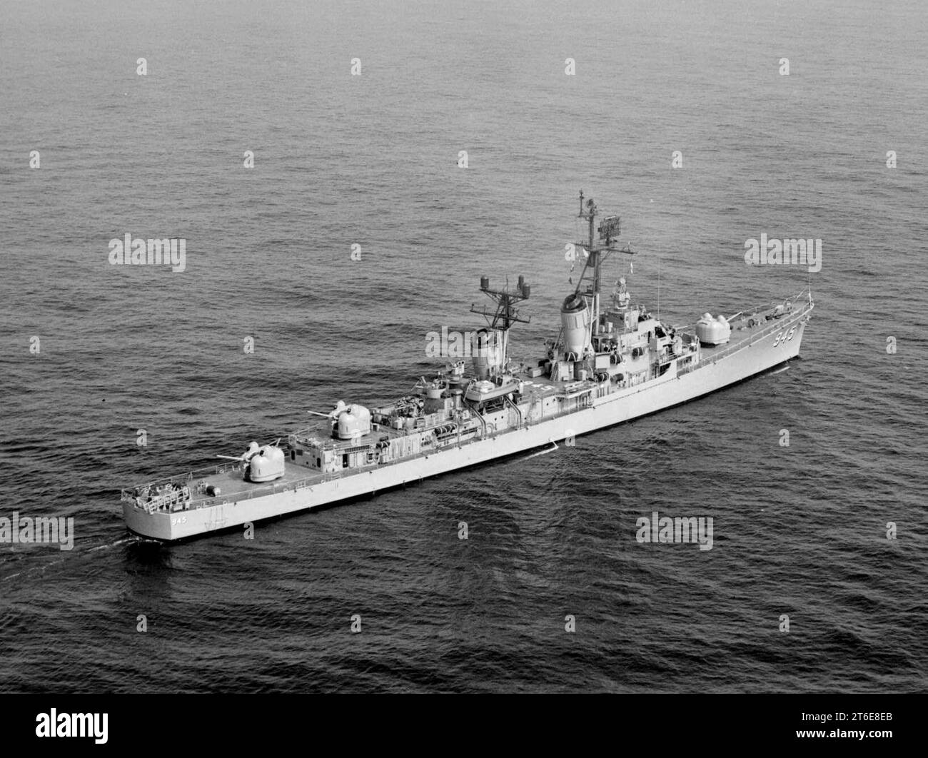 USS Hull (DD-945) auf See am 8. März 1960 Stockfotografie - Alamy