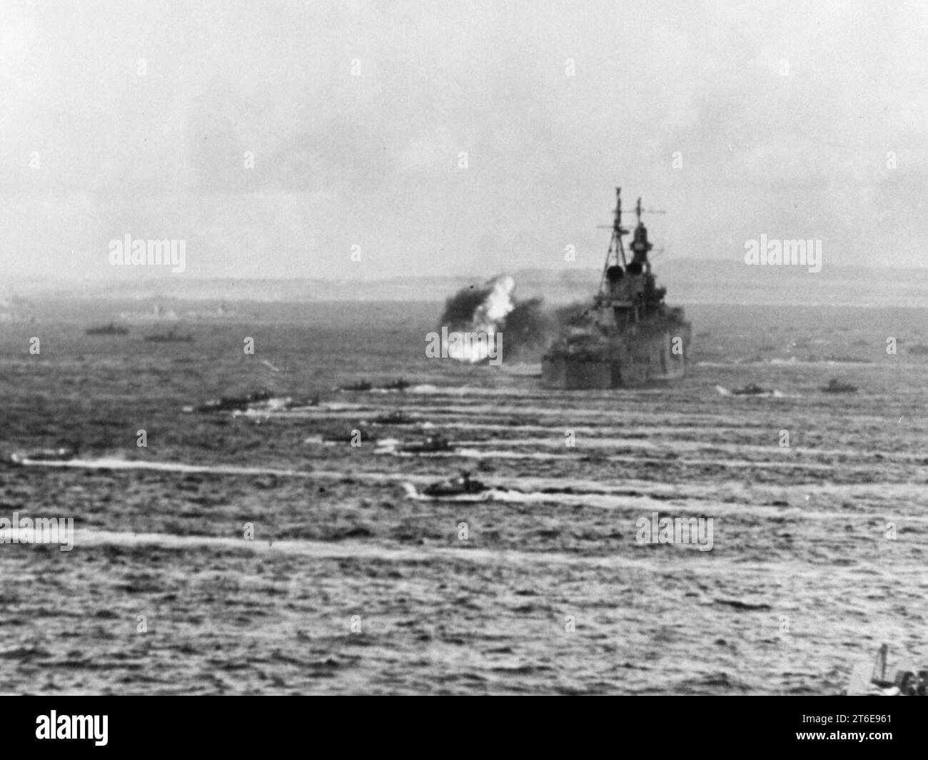 USS Indianapolis (CA-35) Beschuss Saipan im Juni 1944 Stockfoto