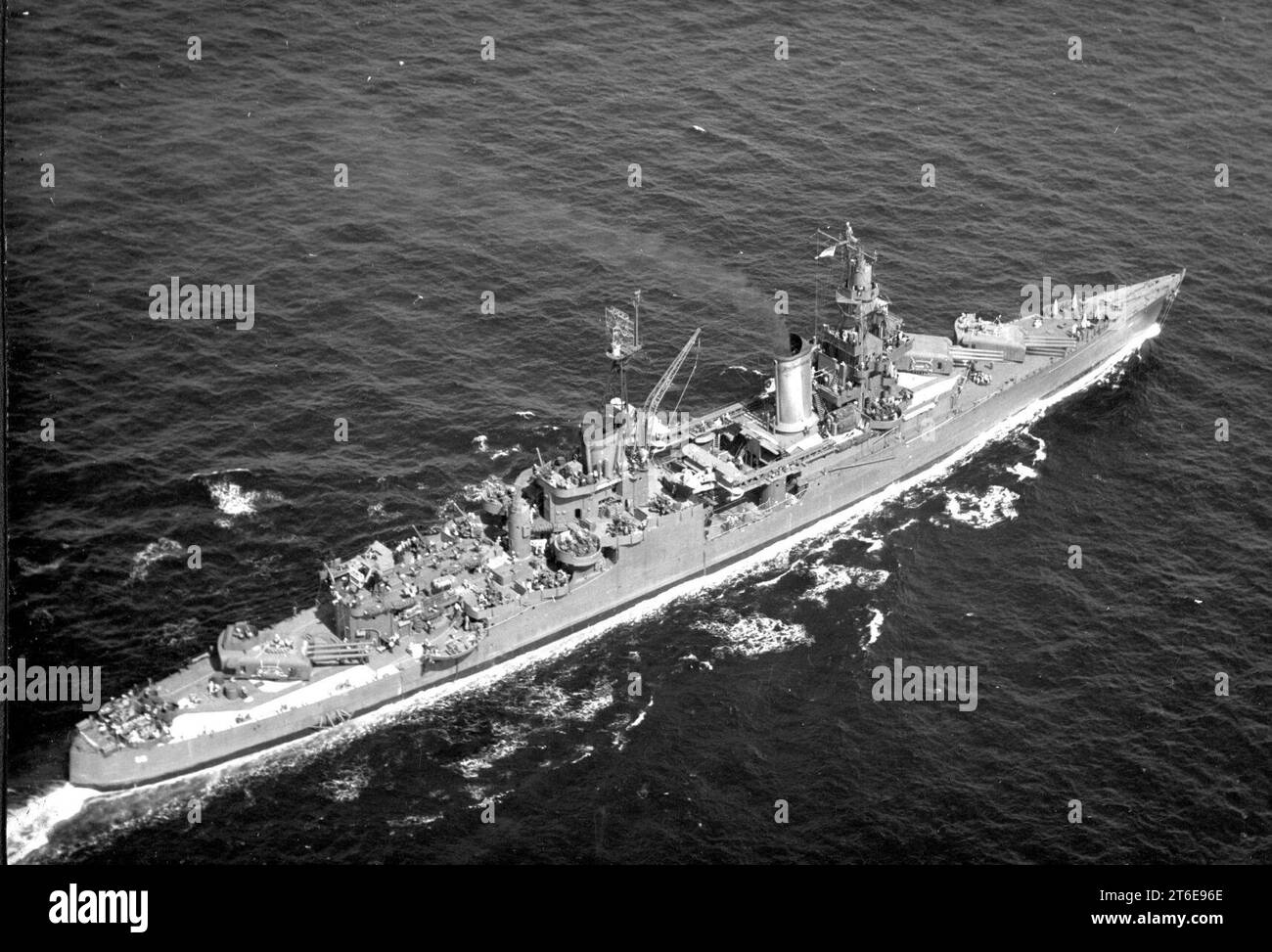 USS Indianapolis (CA-35) auf See im Jahr 1943-1944 Stockfoto