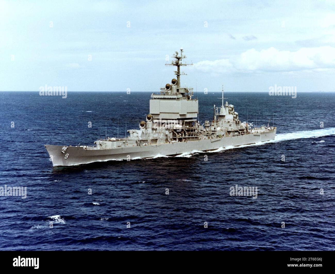 USS Long Beach (CGN-9) im Gange ab Oahu auf 9 kann 1973 Stockfoto