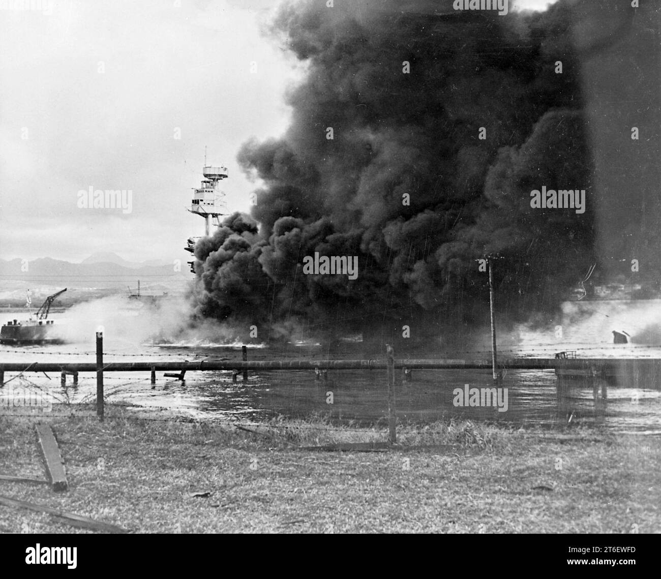 USS Nevada beginnt ihren Fluchtversuch von Pearl 80 32560 Stockfoto