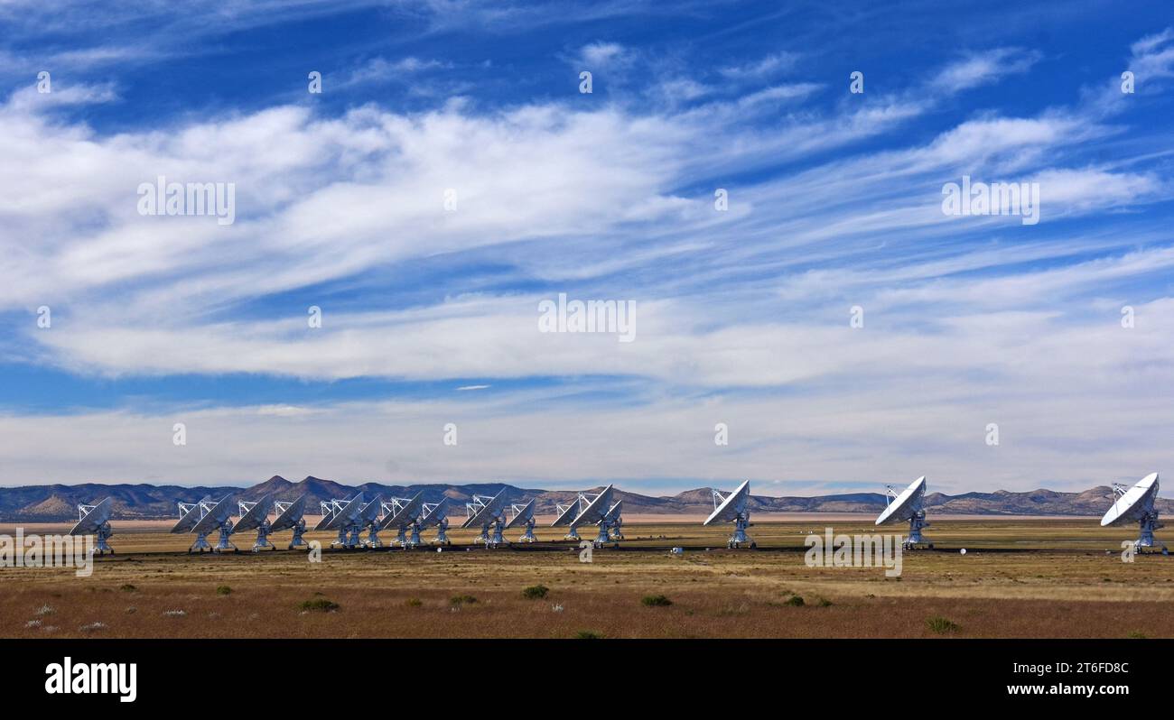 Radioteleskope und Riesenantennen im karl-g.-jansky-Hochformat-Radioastronomie-Observatorium bei socorro, New mexico Stockfoto