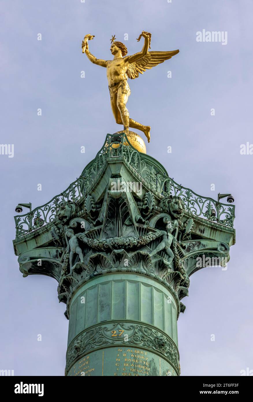 5, 85 Meter hohe, vergoldete Engelsfigur des Genies der Freiheit, Le Genie de la Liberte, von Augustin-Alexandre Dumont auf der Julisäule auf dem Stockfoto