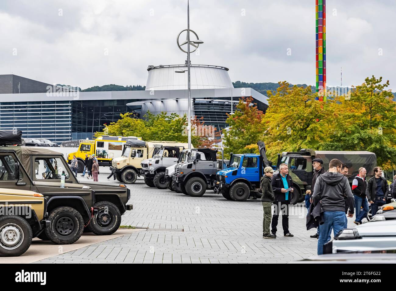 Oldtimer Meeting Classics & Coffee im Mercedes-Benz Museum, Unimog, Oldtimer und Youngtimer von Privatbesitzern präsentieren sich in einem Stockfoto