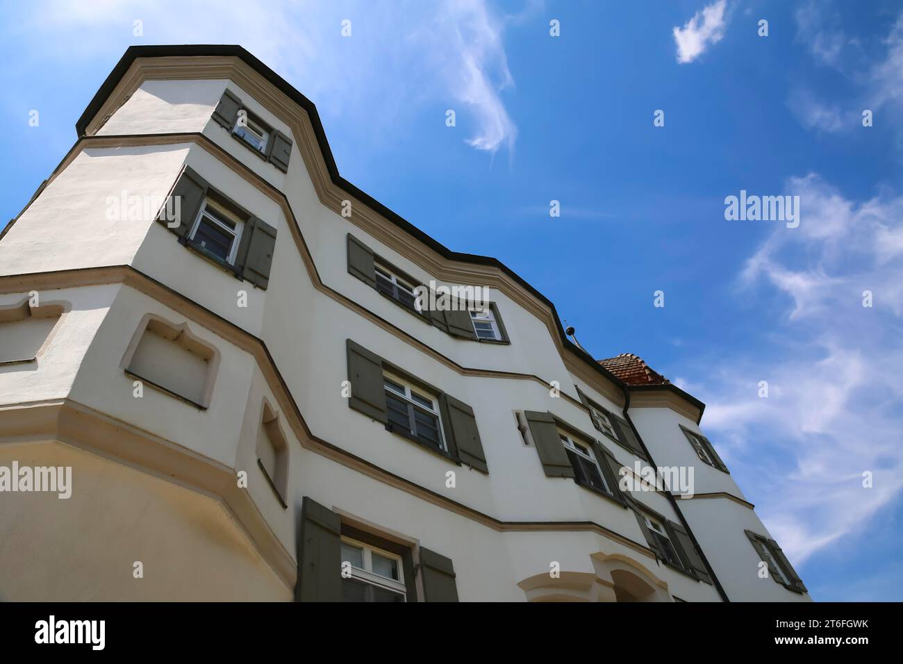 Schloss Bernstadt, Detail, Fenster, Fensterläden, heute Stadtverwaltung und Heimatmuseum, symmetrisches Barockgebäude, historisch Stockfoto