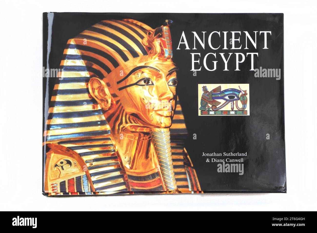 Großes Hardback-Buch des alten Ägypten mit Tutanchamun-Todesmaske auf dem Cover Stockfoto