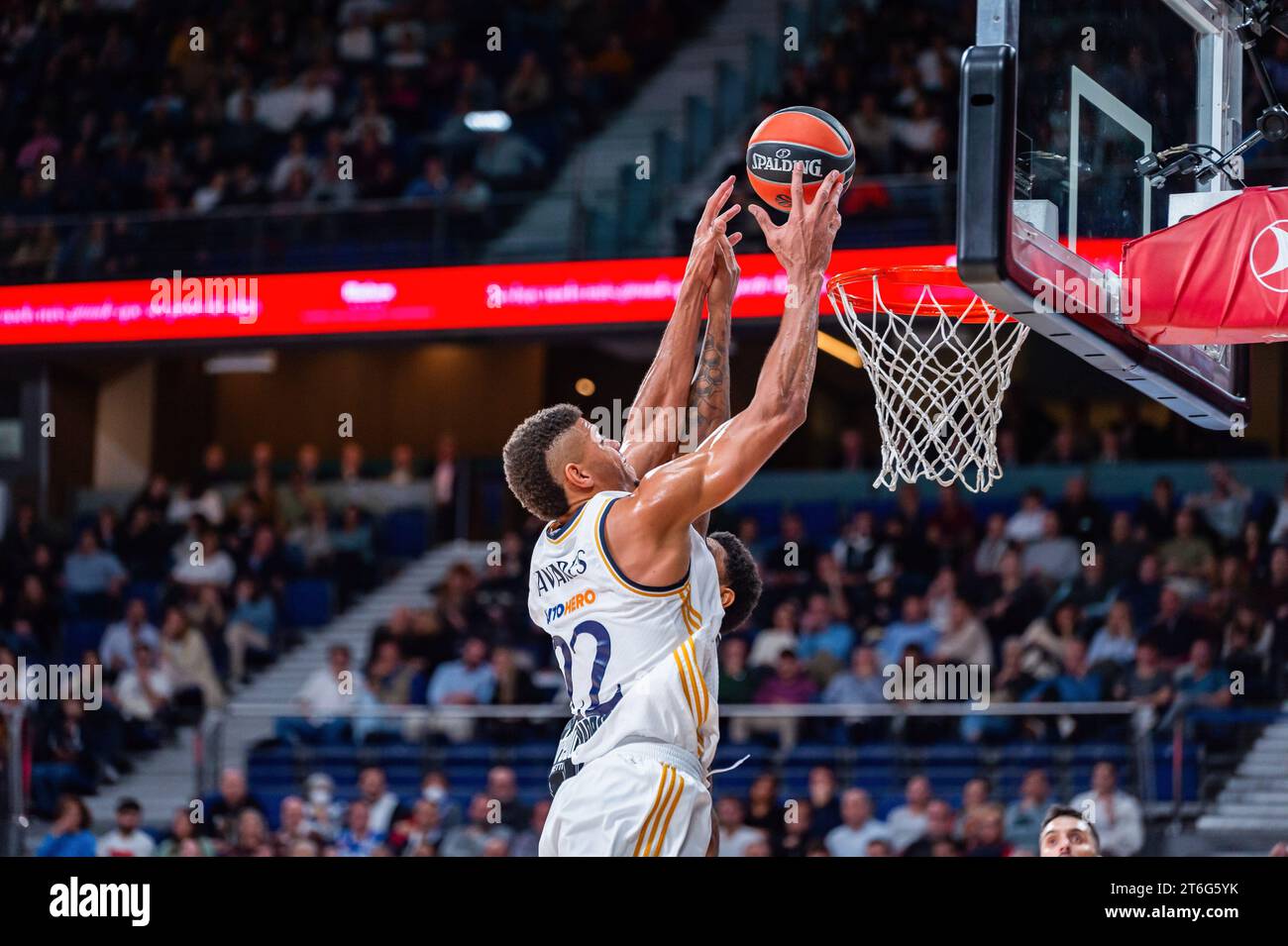 Madrid, Spanien. November 2023. Edy Tavares von Real Madrid im Spiel der Euroleague 2022/23 zwischen Real Madrid und Virtus Bologna im Wizink Center. Real Madrid 100 : 74 Virtus Bologna Credit: SOPA Images Limited/Alamy Live News Stockfoto