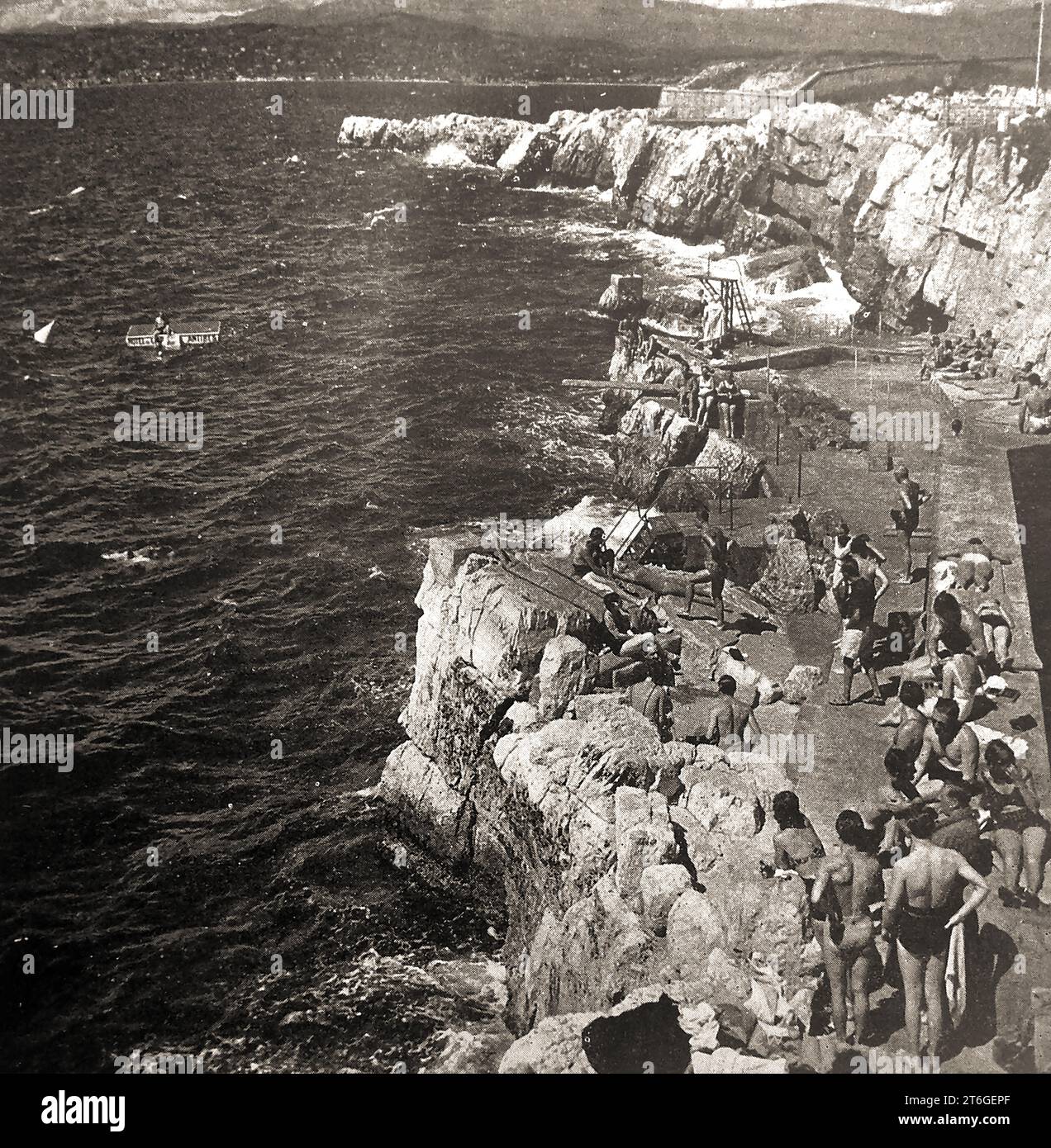 Frankreich 1939: Badende in Eden Rock, Antibes. Frankreich 1939: Baigneurs à l'Eden Rock, Antibes. - Stockfoto