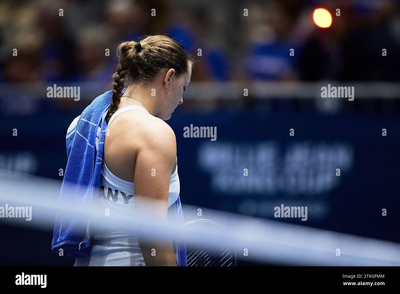 Sevilla, Spanien, 10. November 2023. Jule Niemeier aus Deutschland während des Spiels erneut Clara Burel aus Frankreich beim Billie Jean King Cup Finale in Sevilla. Kredit: Omar Arnau Kredit: Saolab/Alamy Live News Stockfoto