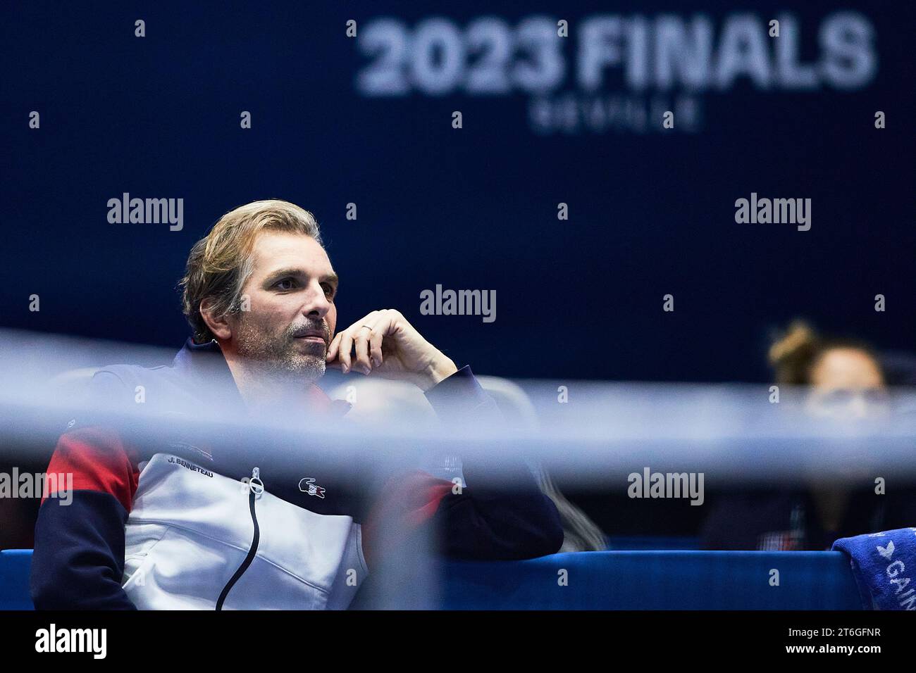 Sevilla, Spanien, 10. November 2023. Julien Benneteau Kapitän von Frankreich während des Spiels von Clara Burel von Frankreich erneut Jule Niemeier von Deutschland im Billie Jean King Cup Finale in Sevilla. Kredit: Omar Arnau Kredit: Saolab/Alamy Live News Stockfoto