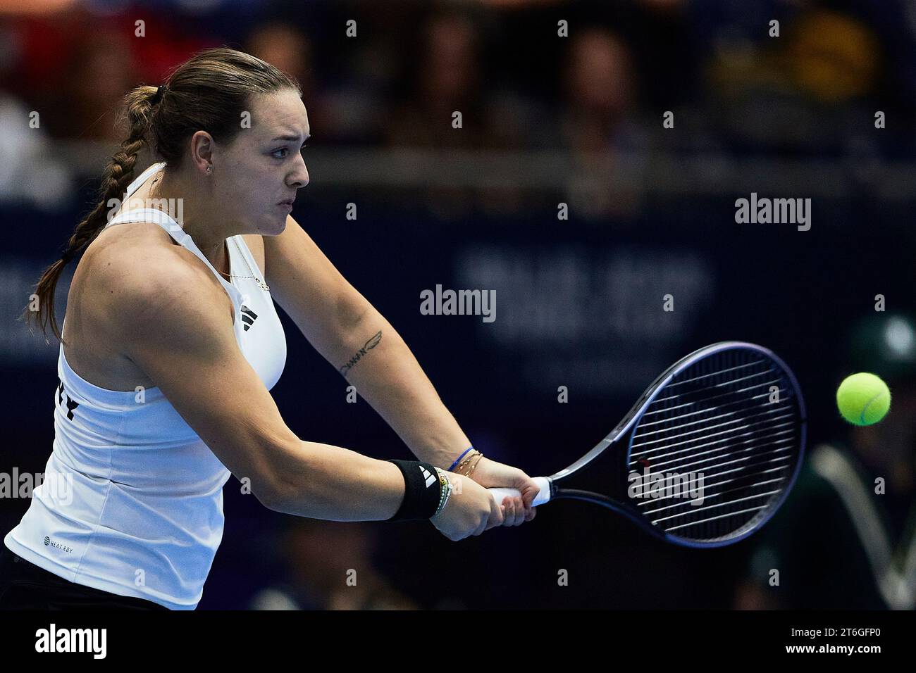 Sevilla, Spanien, 10. November 2023. Jule Niemeier aus Deutschland während des Spiels erneut Clara Burel aus Frankreich beim Billie Jean King Cup Finale in Sevilla. Kredit: Omar Arnau Kredit: Saolab/Alamy Live News Stockfoto