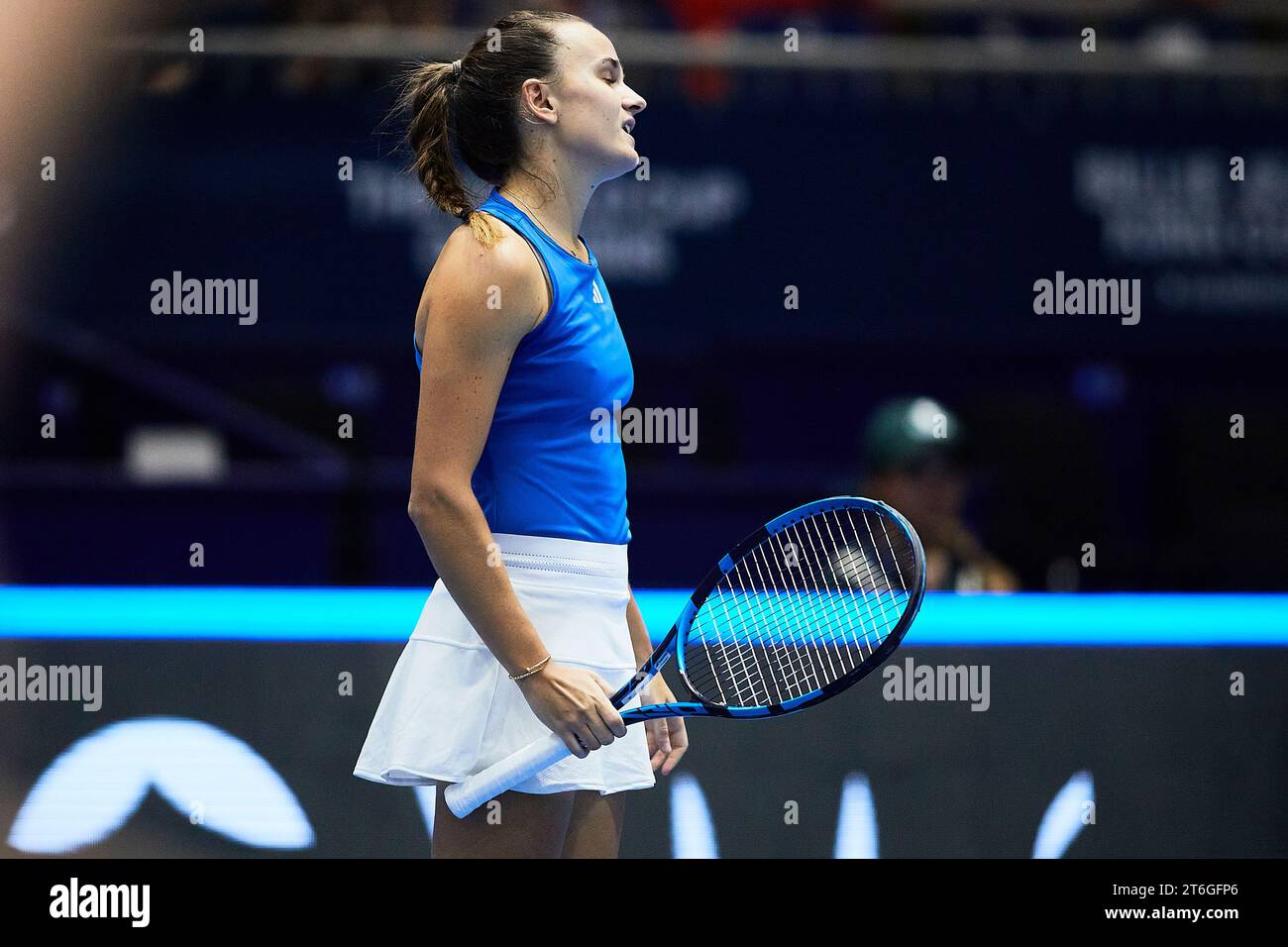 Sevilla, Spanien, 10. November 2023. Clara Burel aus Frankreich während des Spiels erneut Jule Niemeier aus Deutschland beim Billie Jean King Cup Finale in Sevilla. Kredit: Omar Arnau Kredit: Saolab/Alamy Live News Stockfoto