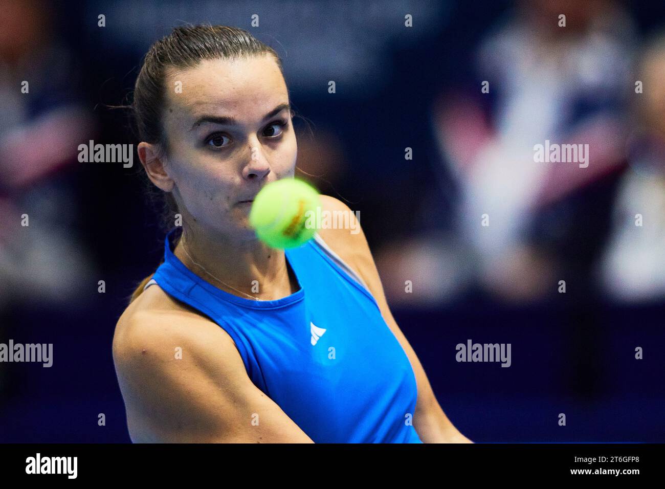 Sevilla, Spanien, 10. November 2023. Clara Burel aus Frankreich während des Spiels erneut Jule Niemeier aus Deutschland beim Billie Jean King Cup Finale in Sevilla. Kredit: Omar Arnau Kredit: Saolab/Alamy Live News Stockfoto