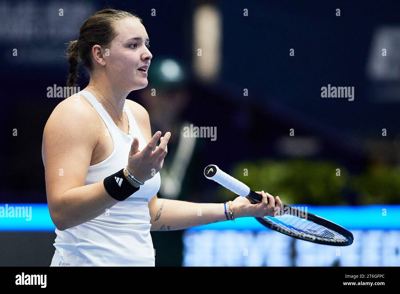 Sevilla, Spanien, 10. November 2023. Jule Niemeier aus Deutschland während des Spiels erneut Clara Burel aus Frankreich beim Billie Jean King Cup Finale in Sevilla. Kredit: Omar Arnau Kredit: Saolab/Alamy Live News Stockfoto