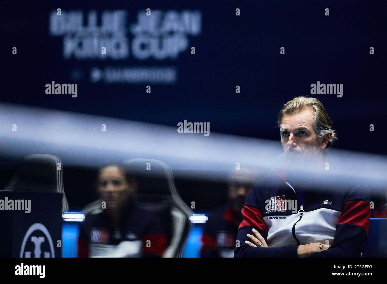 Sevilla, Spanien, 10. November 2023. Julien Benneteau Kapitän von Frankreich während des Spiels von Clara Burel von Frankreich erneut Jule Niemeier von Deutschland im Billie Jean King Cup Finale in Sevilla. Kredit: Omar Arnau Kredit: Saolab/Alamy Live News Stockfoto