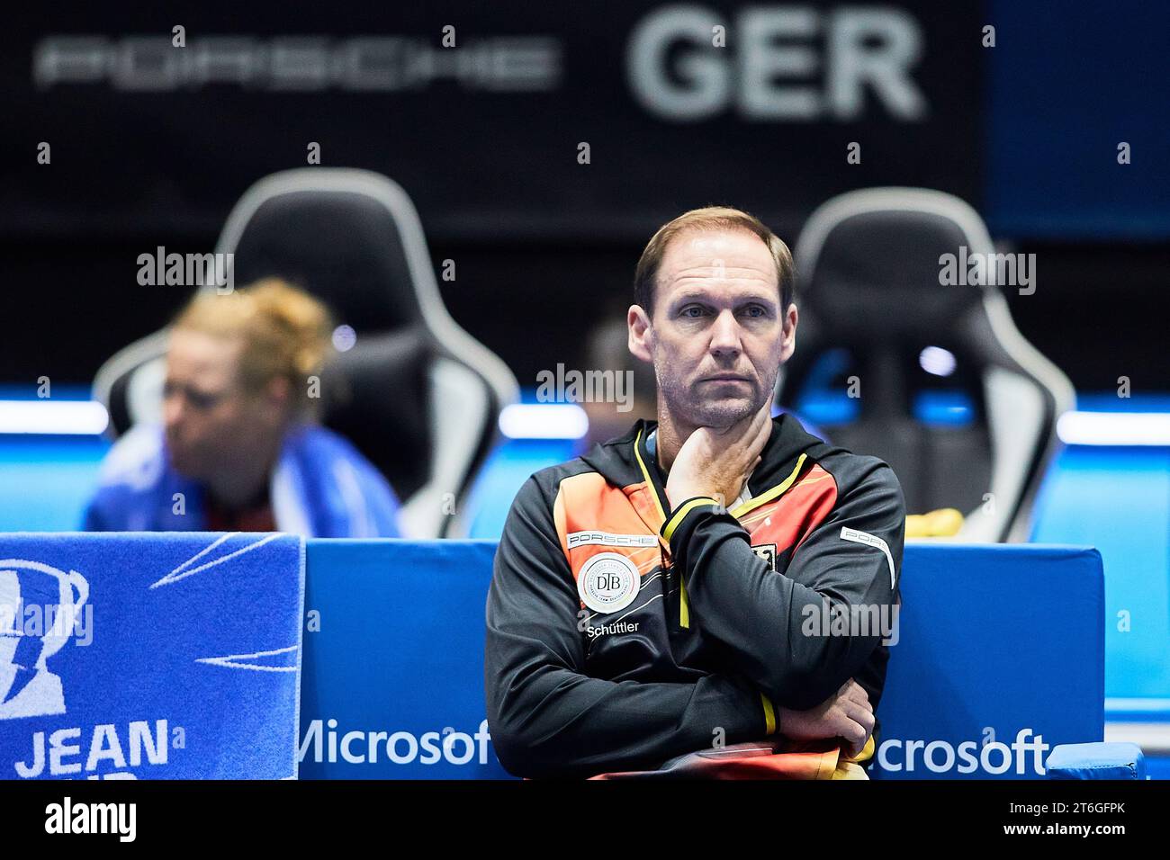 Sevilla, Spanien, 10. November 2023. Xantippe Vassiliadou Kapitän von Deutschland während des Spiels von Clara Burel von Frankreich erneut Jule Niemeier von Deutschland beim Billie Jean King Cup Finale in Sevilla. Kredit: Omar Arnau Kredit: Saolab/Alamy Live News Stockfoto